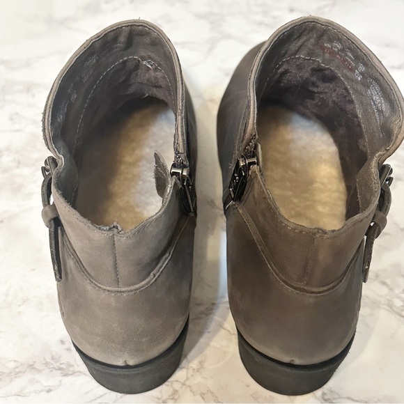 UGG Bellamy Distressed Gray Leather Sheepskin Ankle Boots Women’s Size 8… - Picture 5 of 13